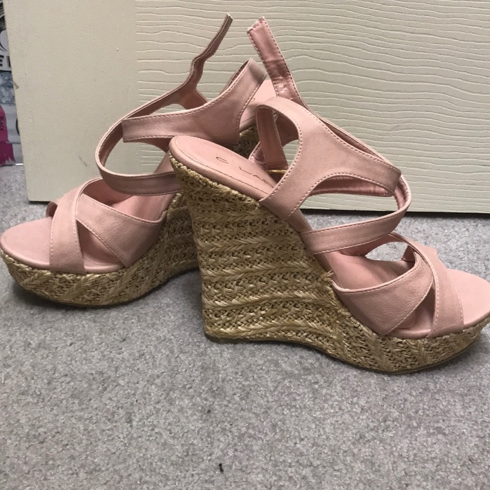 Light pink wedges